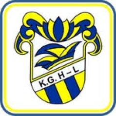 Karneval Gesellschaft Herten-Langenbochum e.V. Die Karneval Gesellschaft Herten-Langenbochum e.V. ist ein lebendiger und traditionsreicher Verein, der sich mit Herzblut dem rheinischen Karneval verschrieben hat. Seit vielen Jahrzehnten begeistert die KG Herten-Langenbochum mit farbenfrohen Veranstaltungen, stimmungsvollen Sitzungen und einem bunten Vereinsleben die Menschen in der Region. Der Verein bringt Närrinnen und Narren aller Altersklassen zusammen, die Freude am Brauchtum, Humor und Gemeinschaft haben.
Besonders stolz ist die Gesellschaft auf ihre Prunksitzungen, den traditionellen Karnevalsumzug sowie ihre engagierte Jugendarbeit – von den Funkenmariechen bis zur Garde wird der karnevalistische Nachwuchs mit viel Leidenschaft gefördert. Die Mitglieder treffen sich regelmäßig, um das Vereinsleben aktiv zu gestalten, Veranstaltungen zu planen und die karnevalistische Kultur lebendig zu halten.
Neben dem närrischen Treiben steht bei der KG Herten-Langenbochum der Zusammenhalt im Vordergrund. Freundschaften mit anderen Karnevals- und Brauchtumsvereinen werden ebenso gepflegt wie die Verbindung zur lokalen Gemeinschaft. Ob auf der Bühne, im Elferrat oder als tatkräftiger Helfer im Hintergrund – jede helfende Hand ist willkommen.
Die Karneval Gesellschaft Herten-Langenbochum e.V. lädt alle herzlich ein, Teil dieser fröhlichen und engagierten Gemeinschaft zu werden. Wer mitfeiern, mitgestalten oder einfach mehr über den Verein erfahren möchte, findet weitere Informationen auf der offiziellen Webseite oder über die Social-Media-Kanäle der Gesellschaft. Herten Helau!